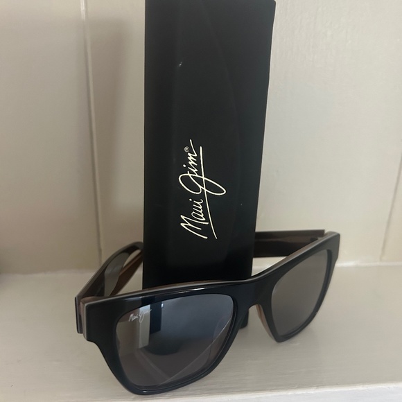 Maui Jim EKOLU MJ 867-02B Black Square Sunglasses Gray Polarized Lenses 53.5mm